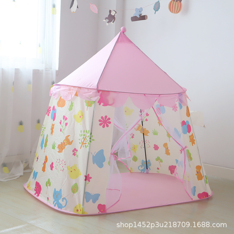 Các hình vẽ động vật sống của nhà máy được mở ra hai lần, các nhà chơi lều với đồ chơi trong nhà.