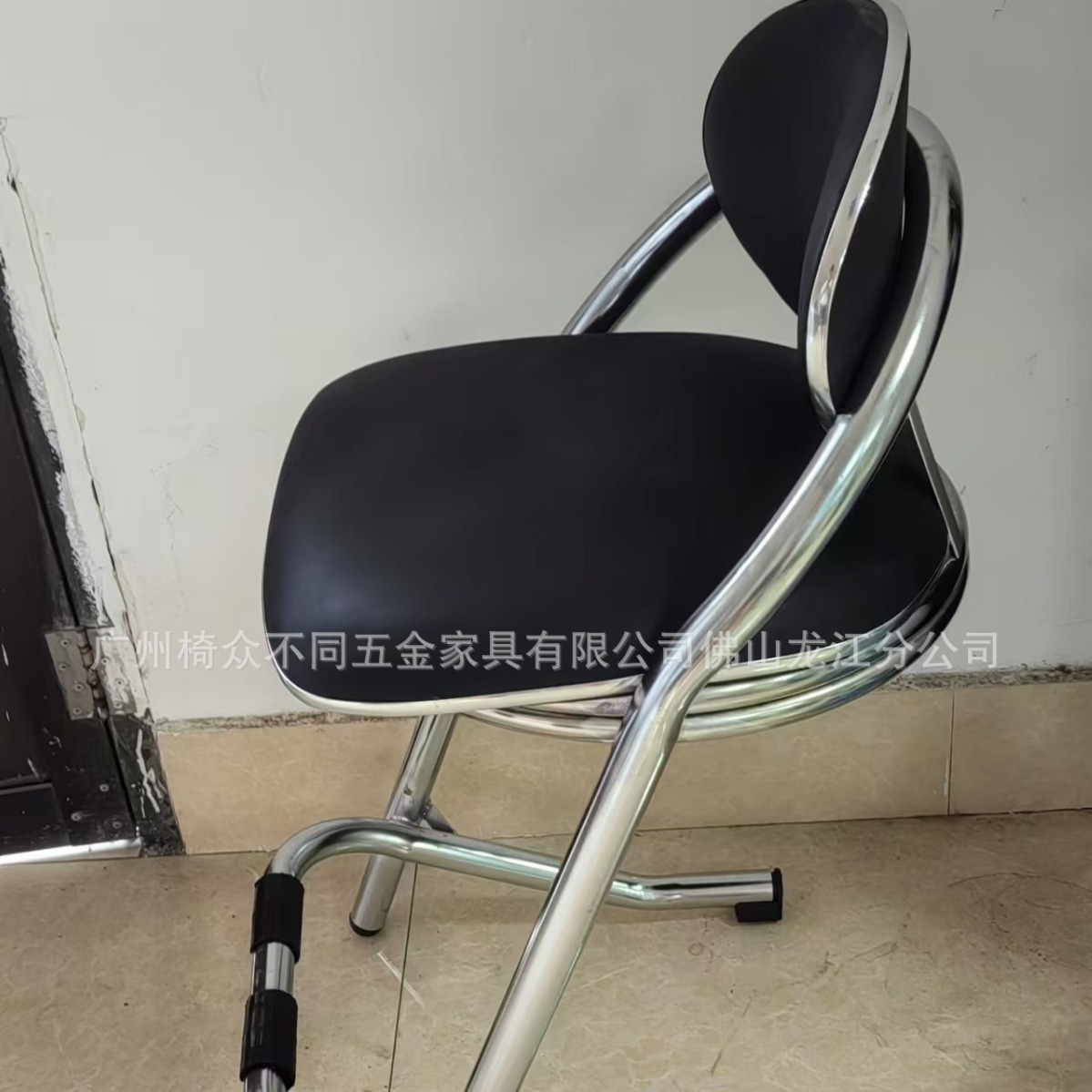 New listings of modern, simple, about wide and thick gamer chairs.