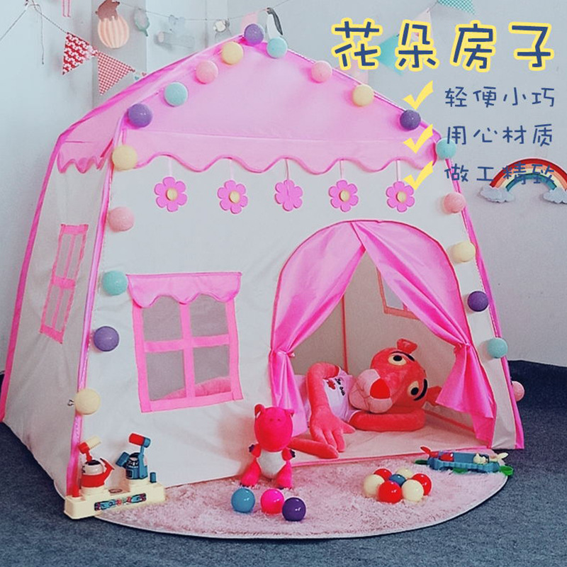 Ngôi nhà Công Chúa của nhà máy quà Giáng sinh và nhà đồ chơi trong lều trẻ em nhà máy.
