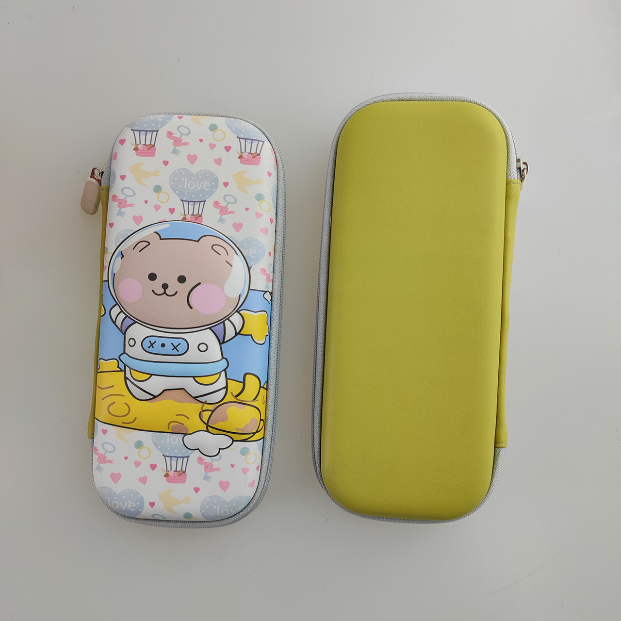 Cute cartoon schoolboy stationery box, large capacity pen bag, children's stationery pencil box.