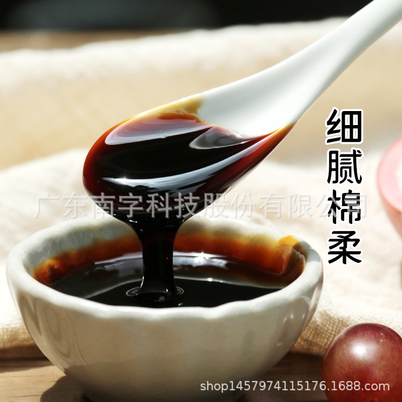 Một ít mật đường 2.5 kg và một loại nước sốt cà chua pha chế nước ngọt đỏ.