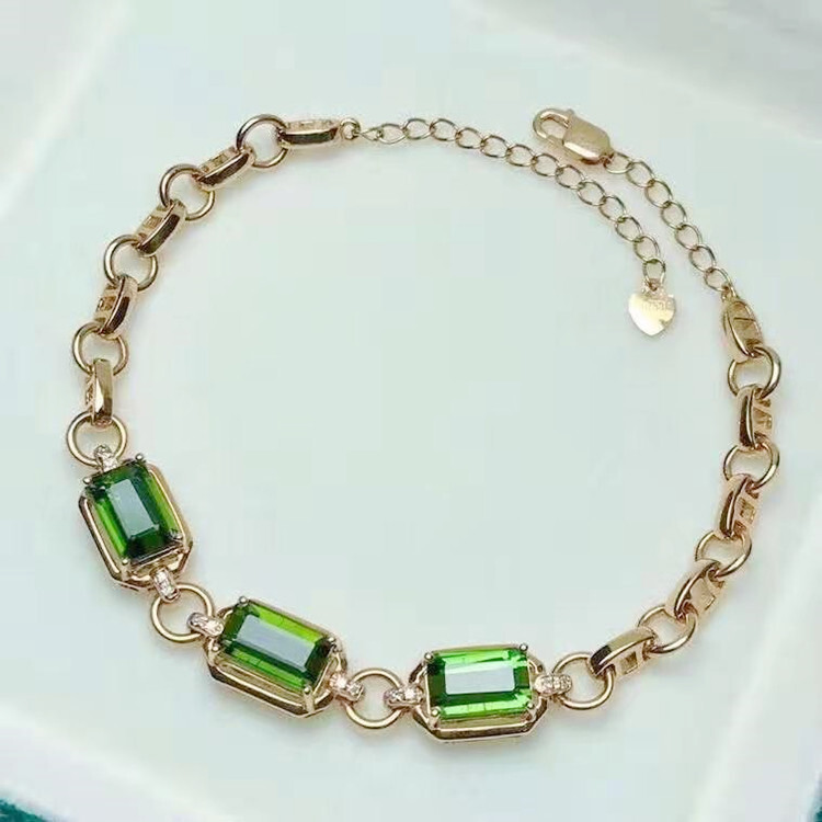 The New Year's Gift Lottery, the global generation of 18k rose gold with a natural green seal bracelet of 5.45t.