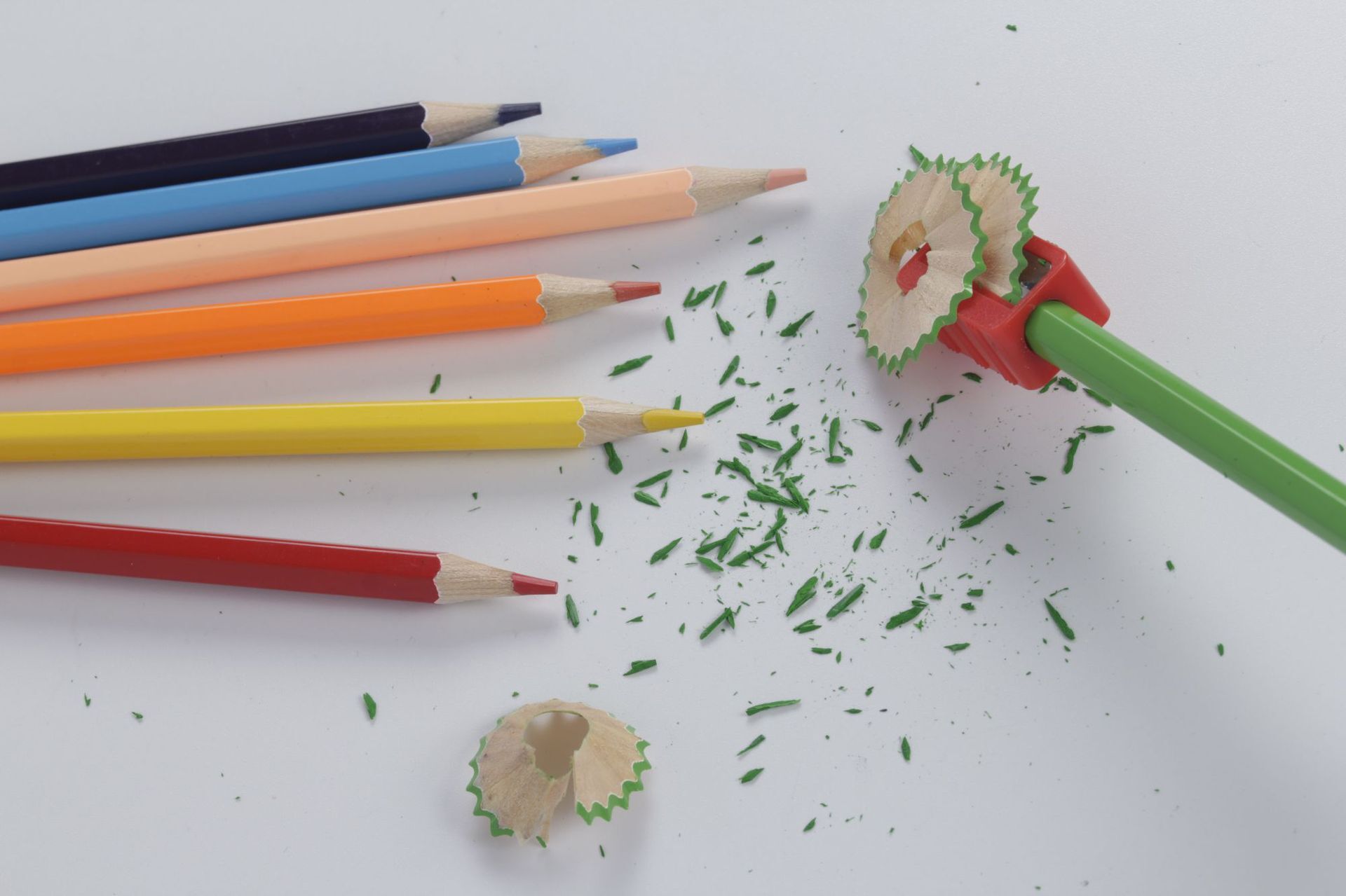 A colored pencil in a barrel, 48-coloured, hexagonal pole paint paint coloured lead.