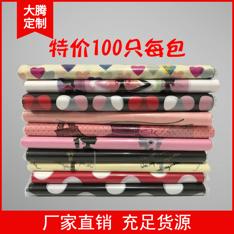 The plastic bag bag of clothes with a thick mouth points to the wholesale of a shopping lady's handbag.