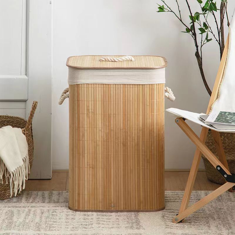Tôi sẽ làm một cái giỏ giặt ủi với quần áo bẩn.