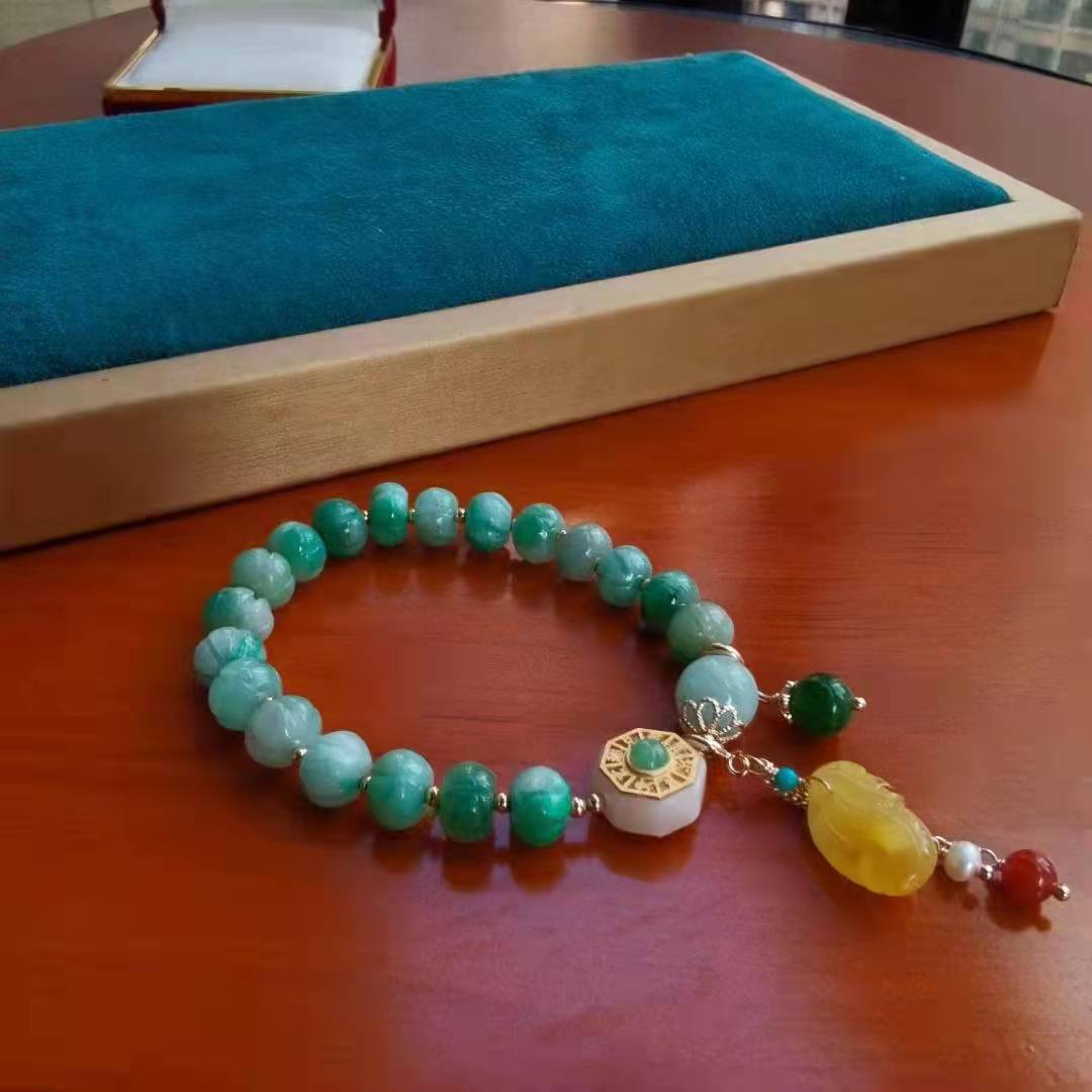 Emerald Myanmar A rolls green bead bracelets, natural icy sprouts, female beads with honey wax.