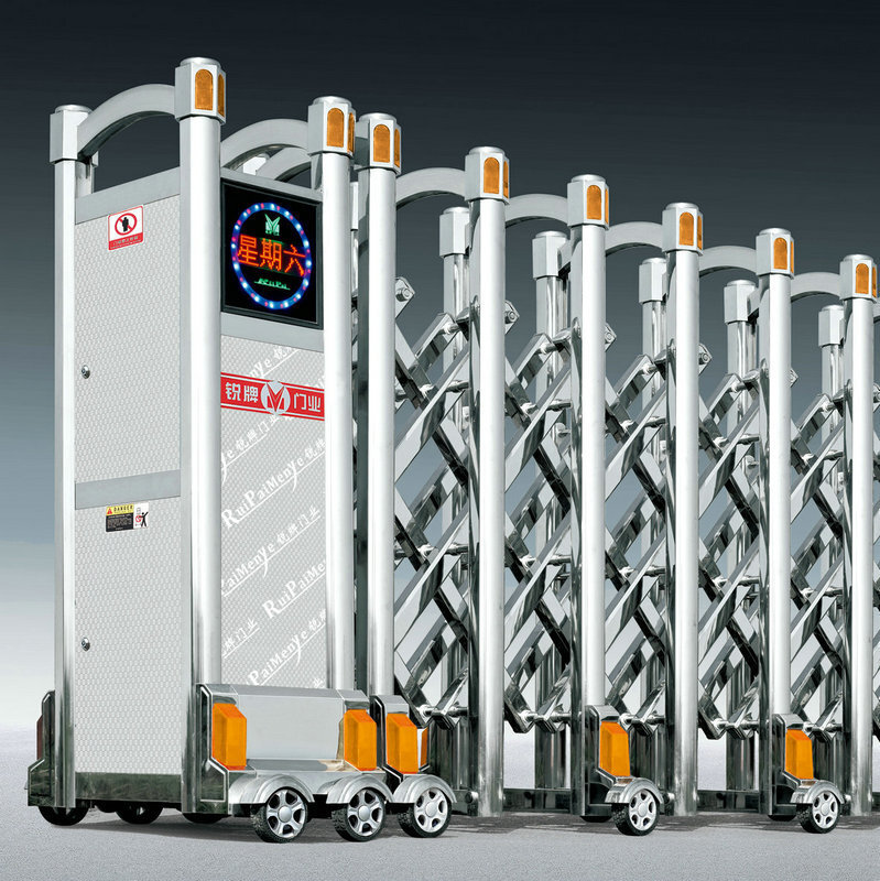 Các cửa băng giá bằng thép không gỉ tự động được gấp lại bởi sự xa hoa của các trường học trong sân.