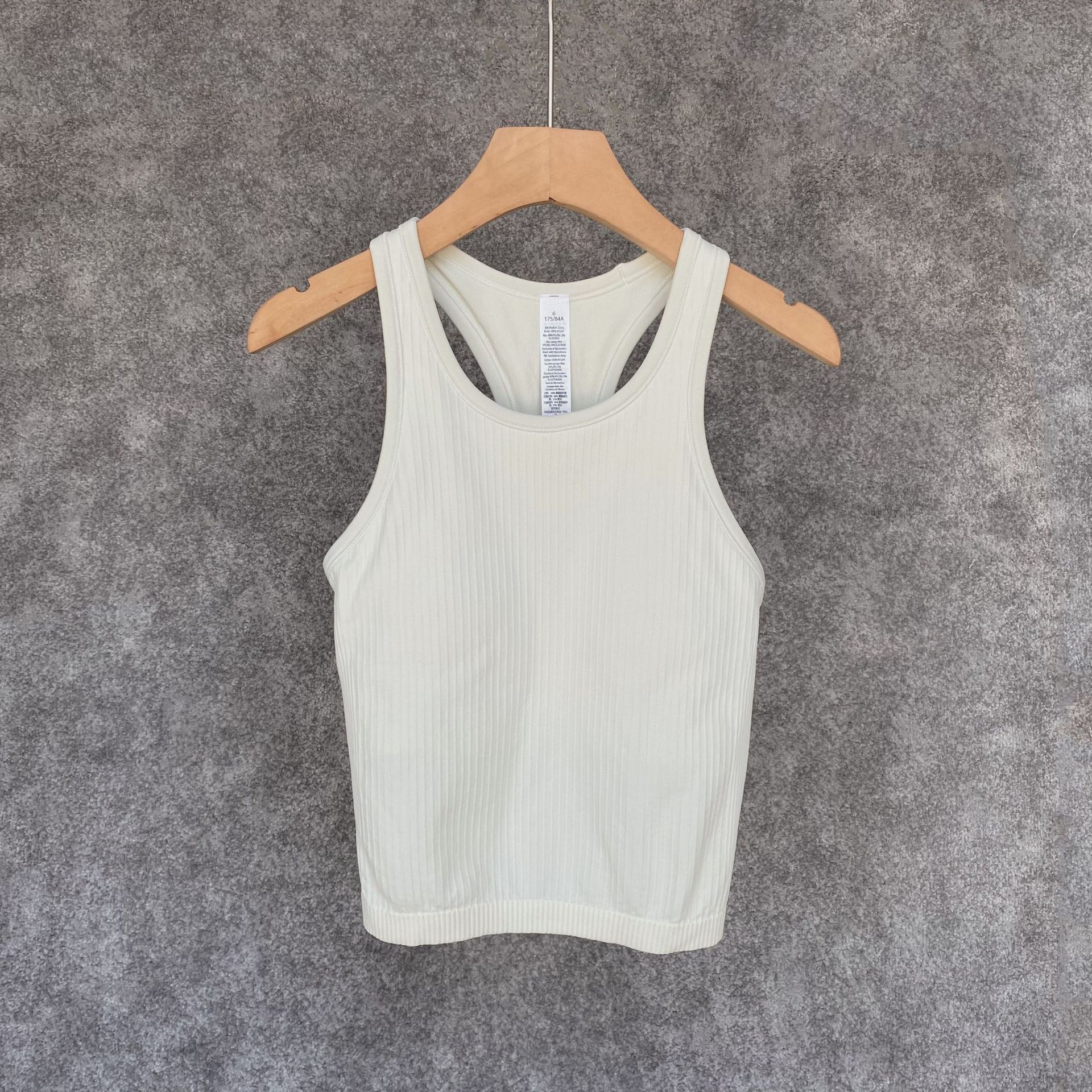 SLCC Yoga với áo thể thao