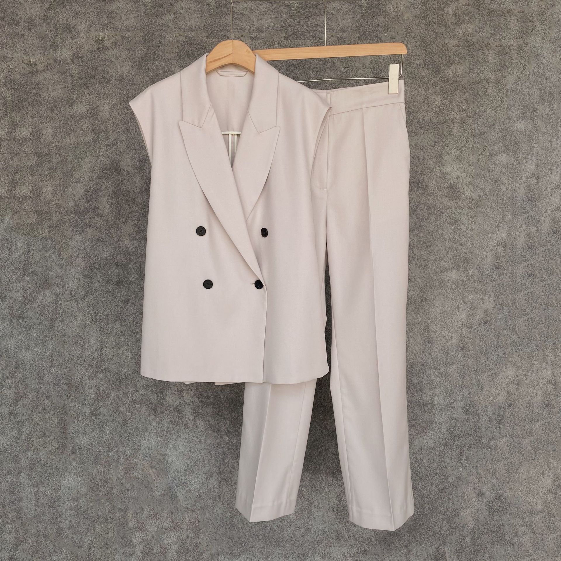 Bộ đồ có cấu trúc ánh sáng SLCC với một bộ vest