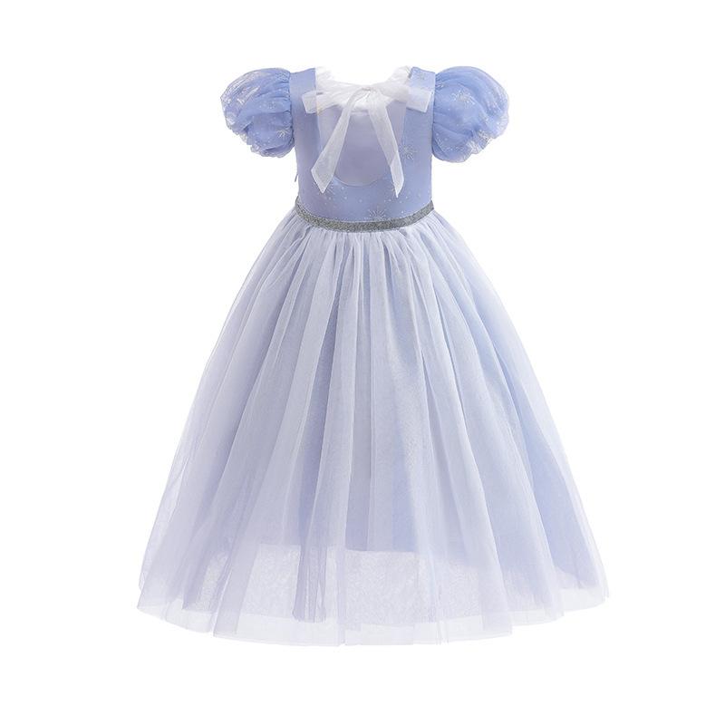 The summer girl's princess's dress, Elsa's dress, short-sleeved dress, and she's wearing a dress.