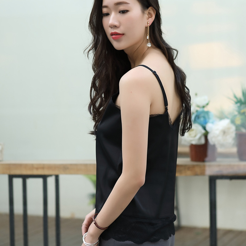 Cô gái áo vest miễn phí màu đen.