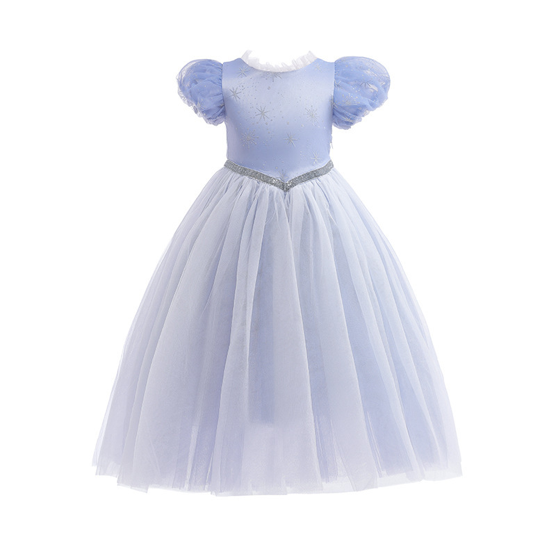 The summer girl's princess's dress, Elsa's dress, short-sleeved dress, and she's wearing a dress.