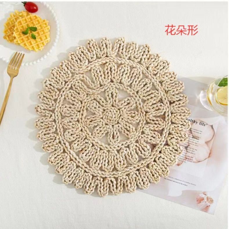 Artisanal natural corn-coated mats, insulated with thick insulation mats and hot table mats