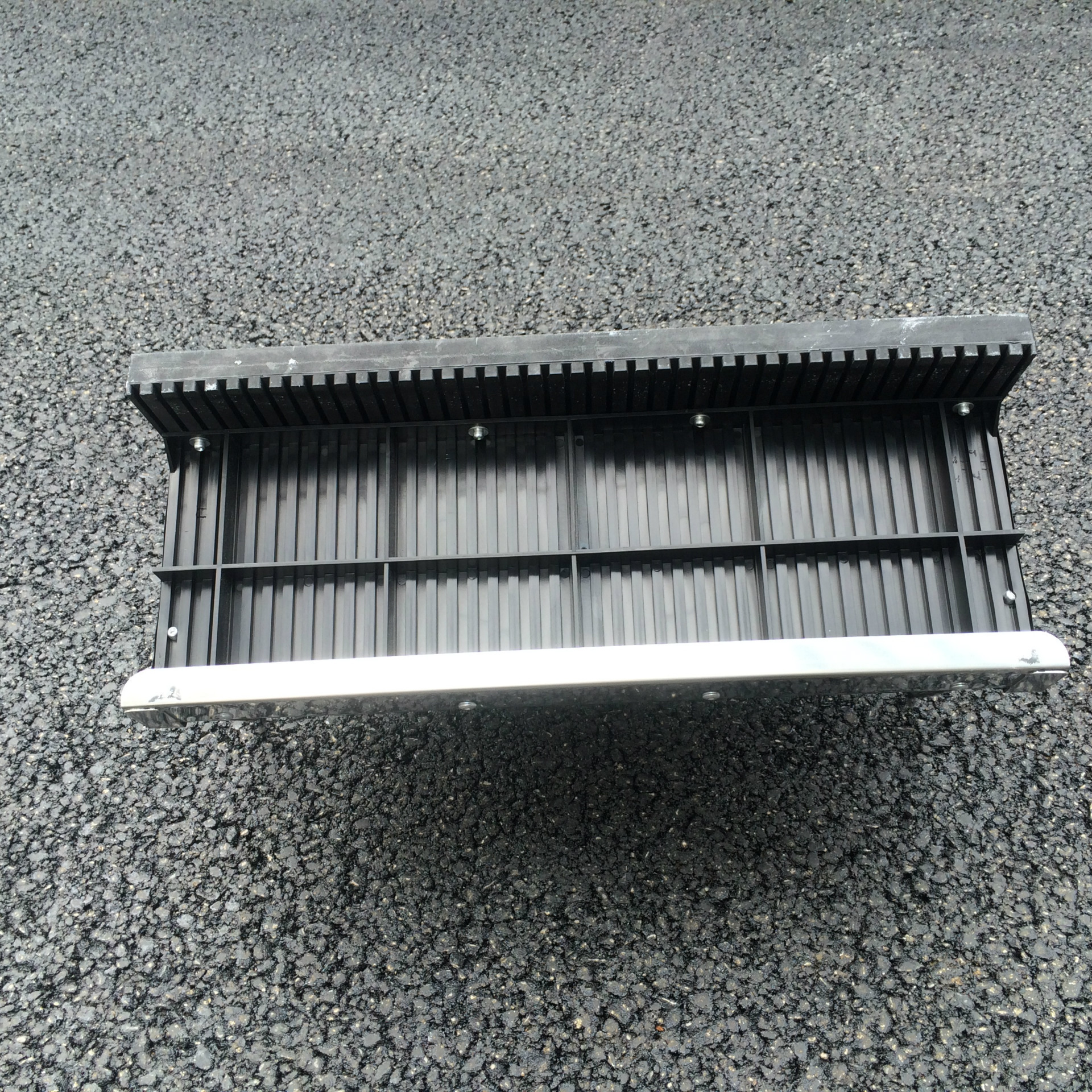 The manufacturer sold the static-fixed basket L and the PCB-board basket SMT.