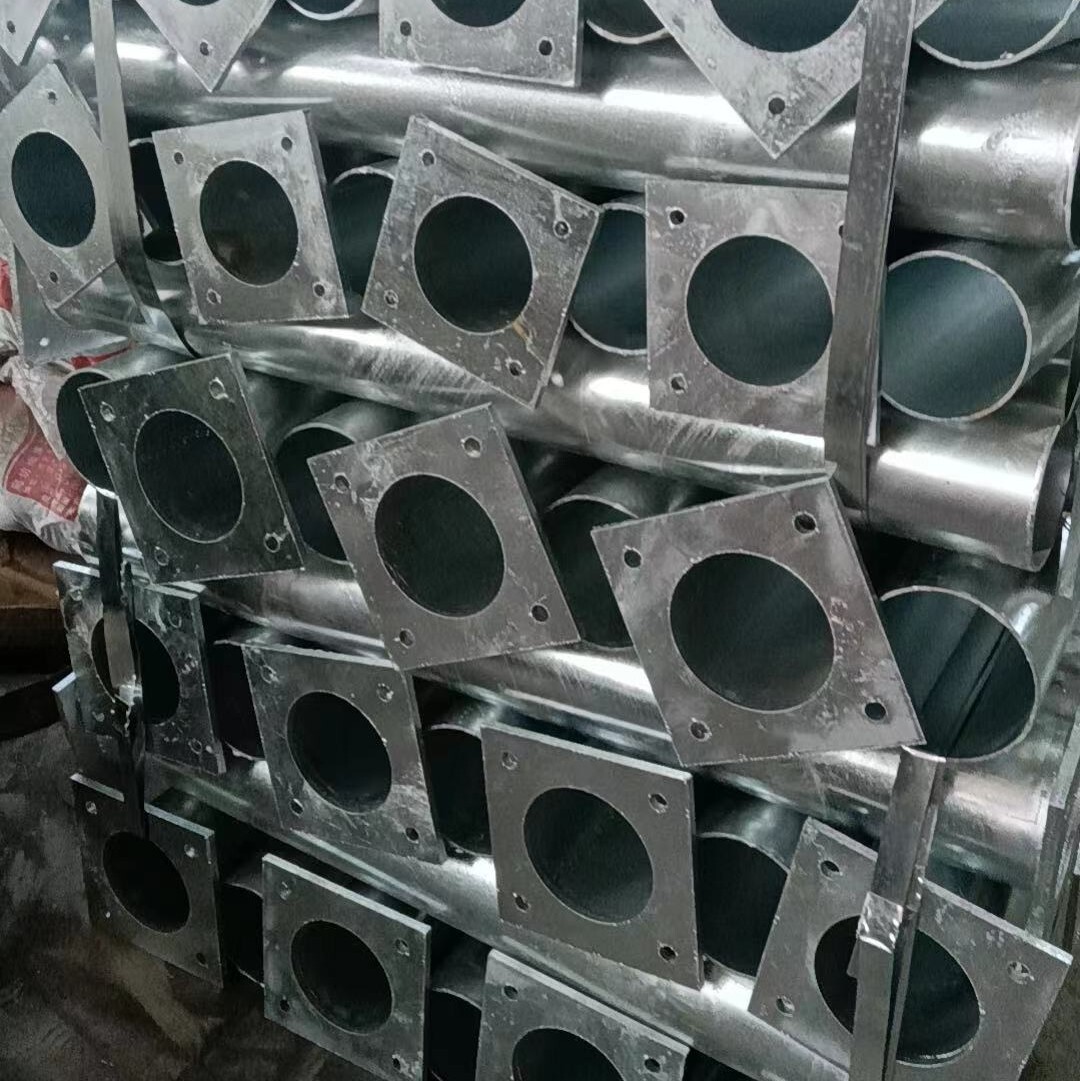 The Shandong Delhi plant custom-made steel poles to sample and process custom steel tube welding and crash-proof pillars.