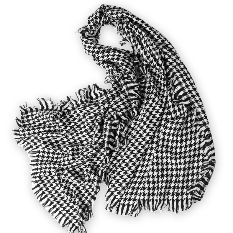 Inner Mongolia's new, pure wool scarf, thousands of birds in black and white.