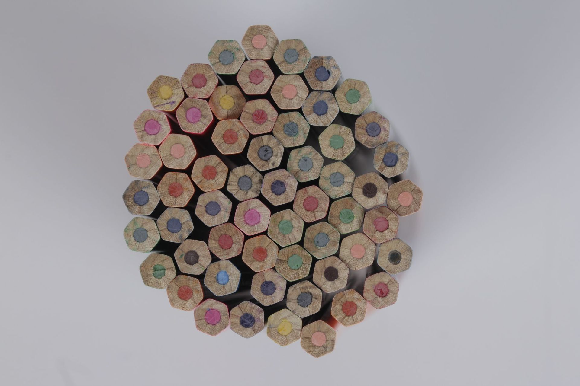 A colored pencil in a barrel, 48-coloured, hexagonal pole paint paint coloured lead.