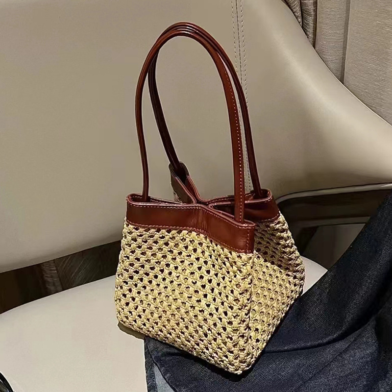 Small hand-made knitting bag, leather bag, 2024 new high-key handbag, one-shoulder-slashed bag.