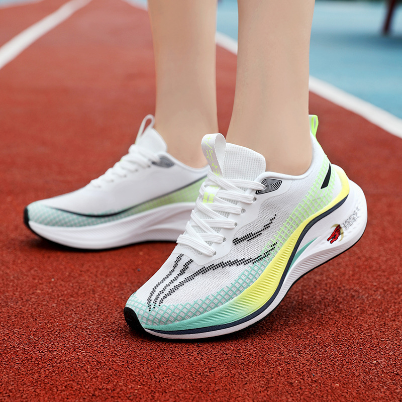 On-line sneakers, girls' shoes are so thin, they're so thin, they're so thin, they're so hot, they're so hot.