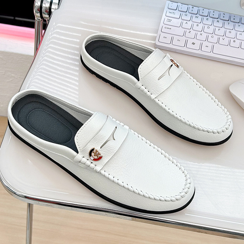 Men's bean-shoes are full of slugs.