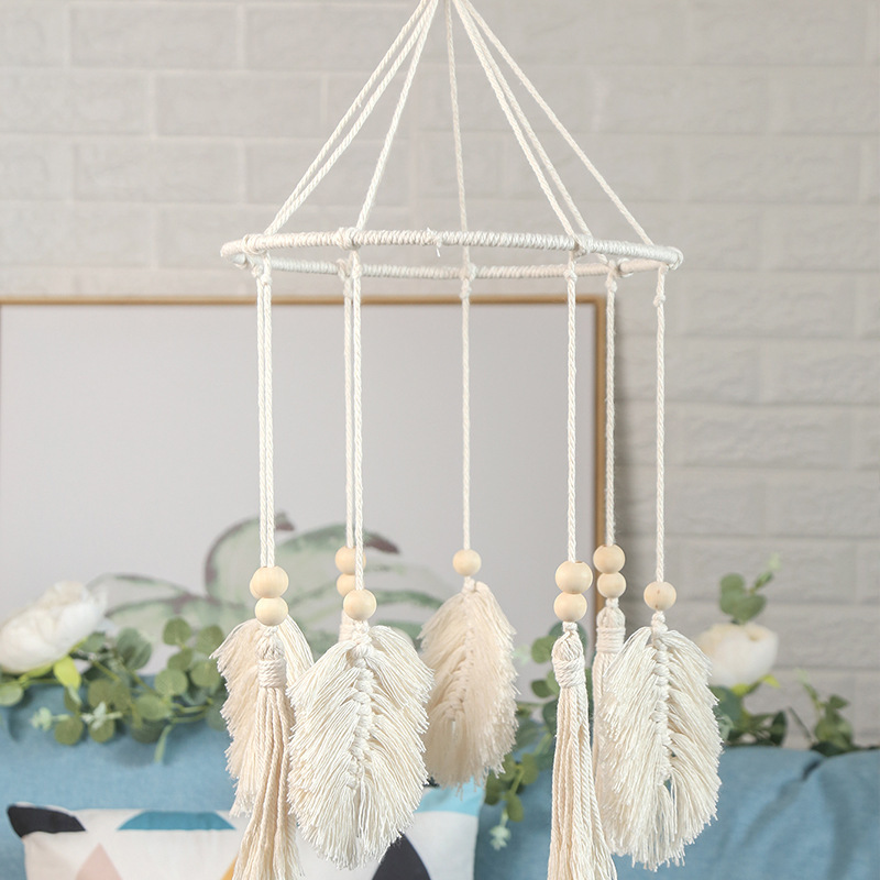 The ring of leaves, the wind bells, the door and window decorations, the hand-weaving home decoration walls.