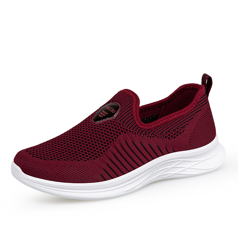 Old and middle-aged men and women with soft and cosmopolitan work shoes, mid-year weave flat feet, mom shoes.