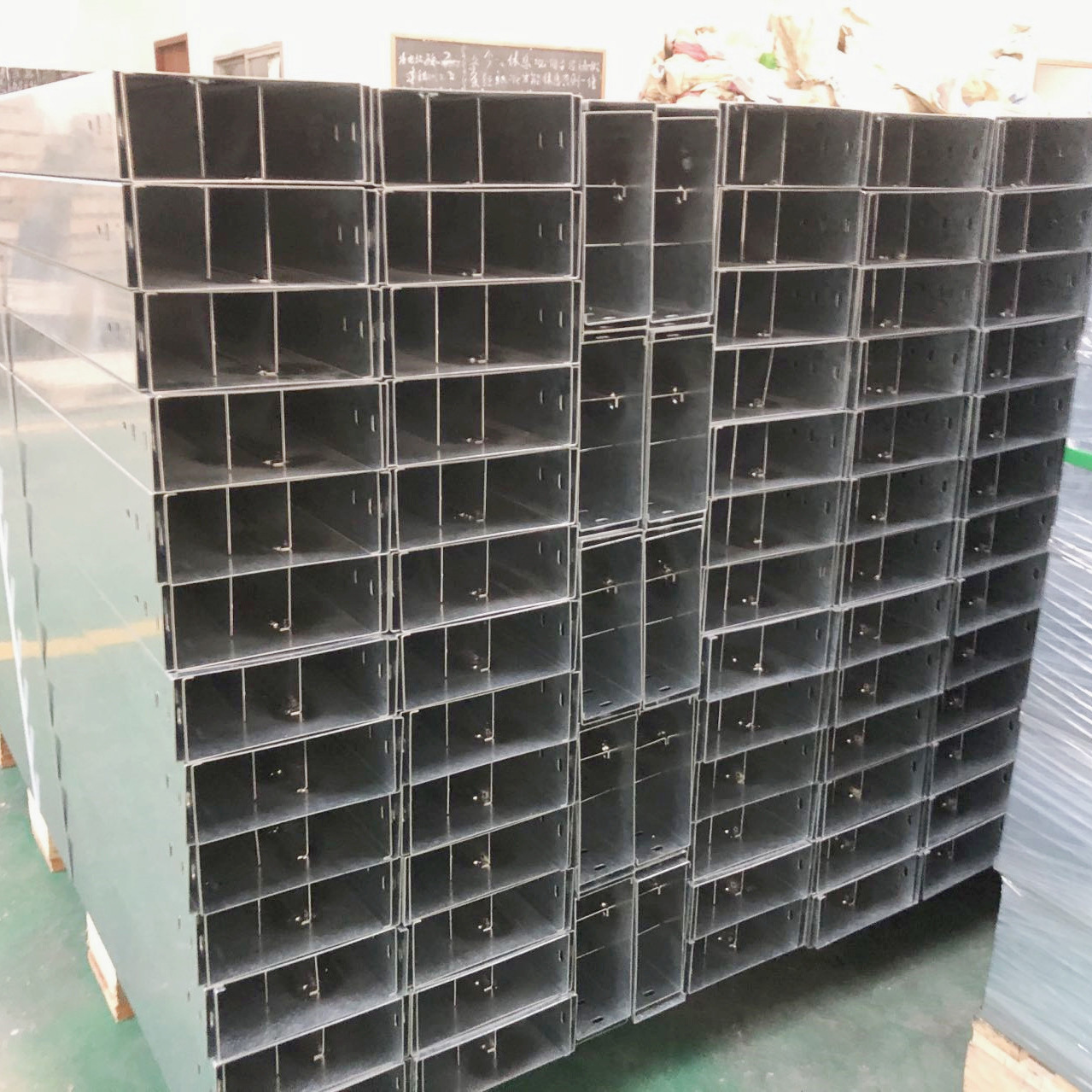 Wireless steel-plating zinc liner, wholesale metal liner 200x100 fire tank bridge case wiring material