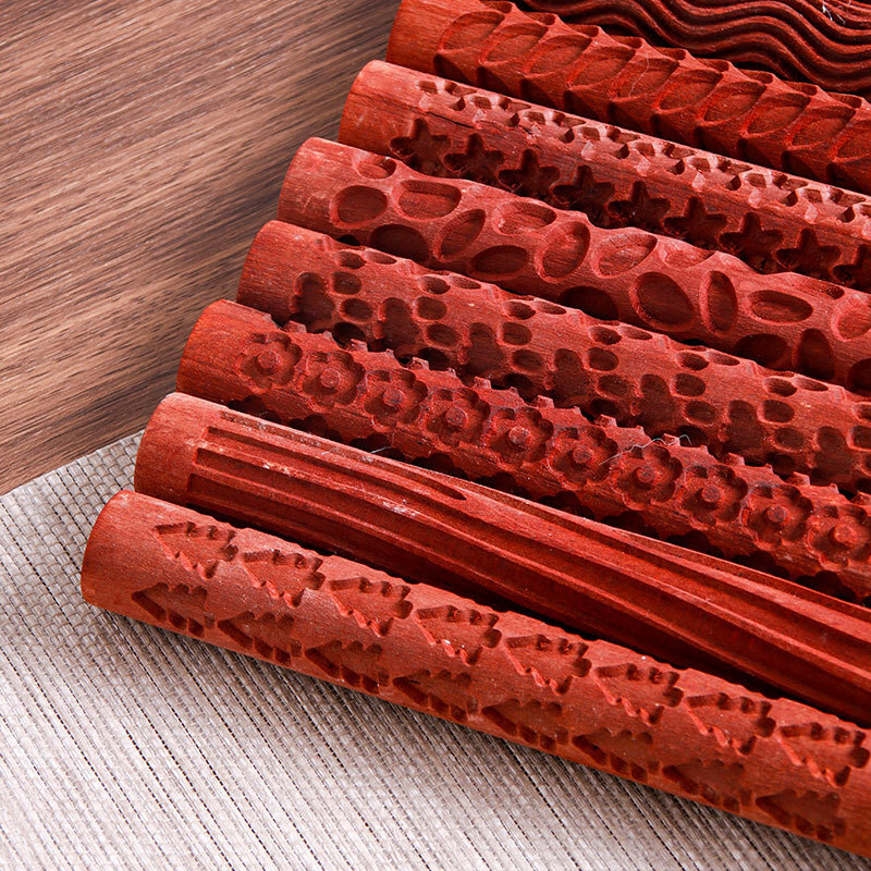 The pottery tool, the woody muscular mud, is a platinum roller stick for children, and hand-printed gravy wood stick.