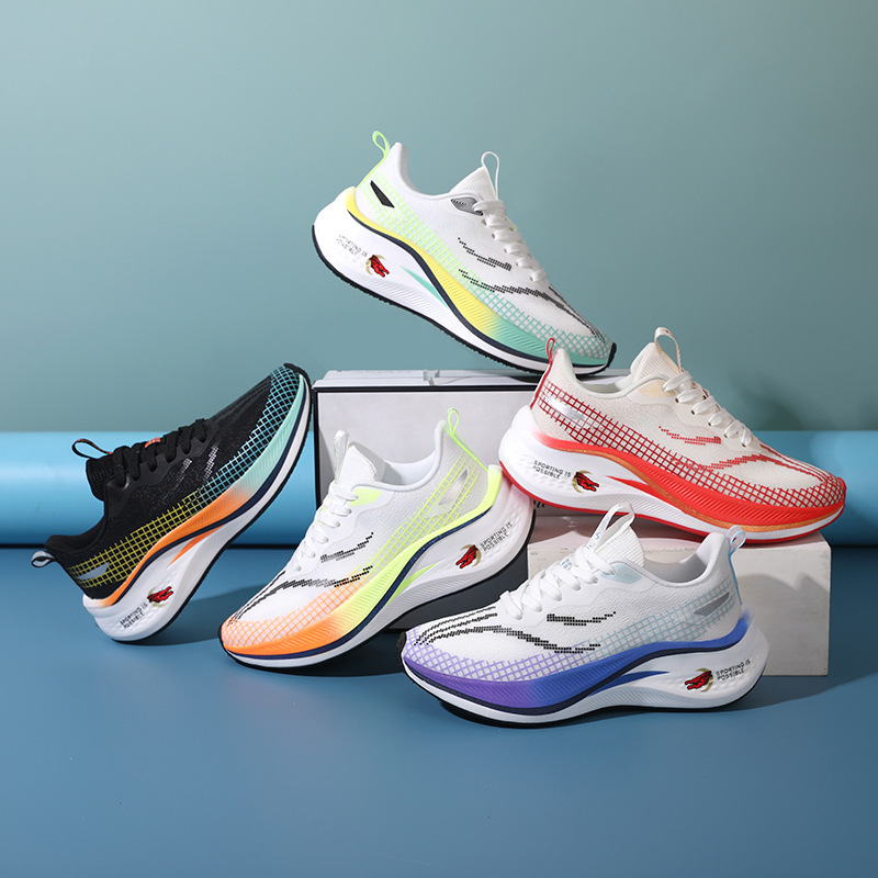 On-line sneakers, girls' shoes are so thin, they're so thin, they're so thin, they're so hot, they're so hot.