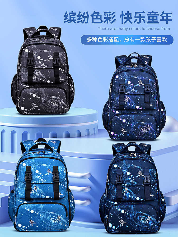 A new schoolboy's bag, a boys' toon sky recreational bag for children aged 6 to 12 lightweight to grind shoulder backpacks.