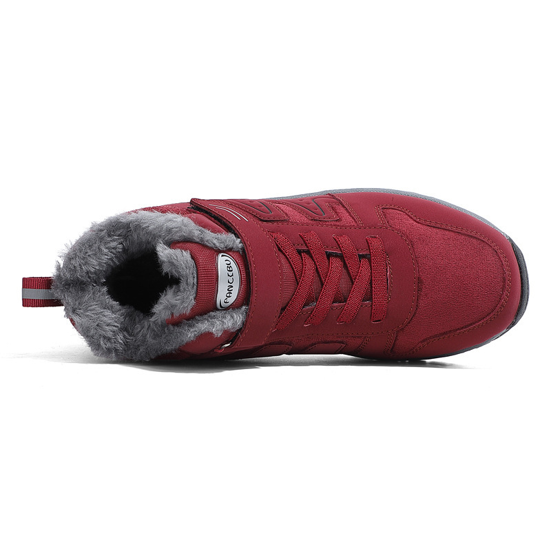 In winter, the old man's shoes with velvet, heated walking shoes with velvet-heavy bottom-proof shoes.