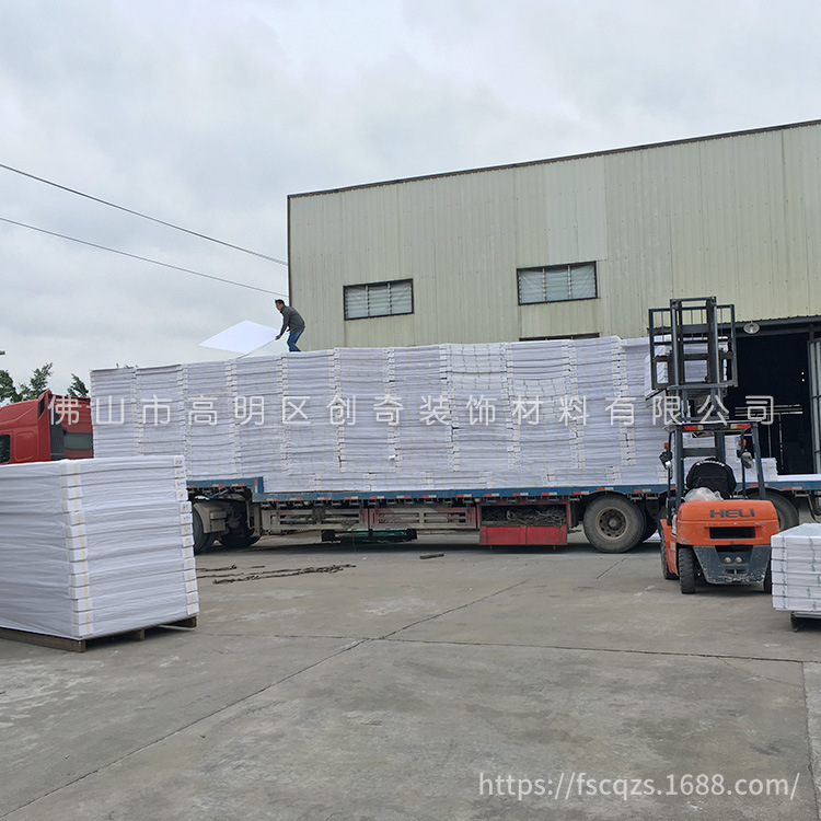 The factory distributes 10mmPVC free-flipboard, PVC architecture decorations, white Chevy sculptor.