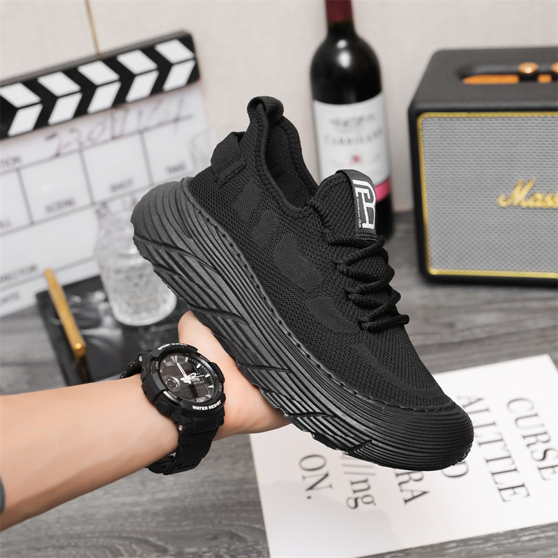 The new European Station Recreational Sporter Shoes, the thick mango-weaving shoes, the Korean shoes, the male shoes.