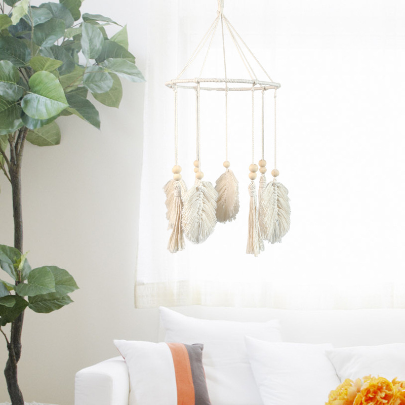 The ring of leaves, the wind bells, the door and window decorations, the hand-weaving home decoration walls.