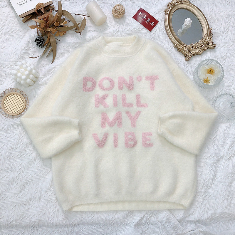 Vào mùa thu và mùa đông của thế kỷ 21, lá thư mới này tô điểm cho lông chồn với mái tóc dày, mềm mại.