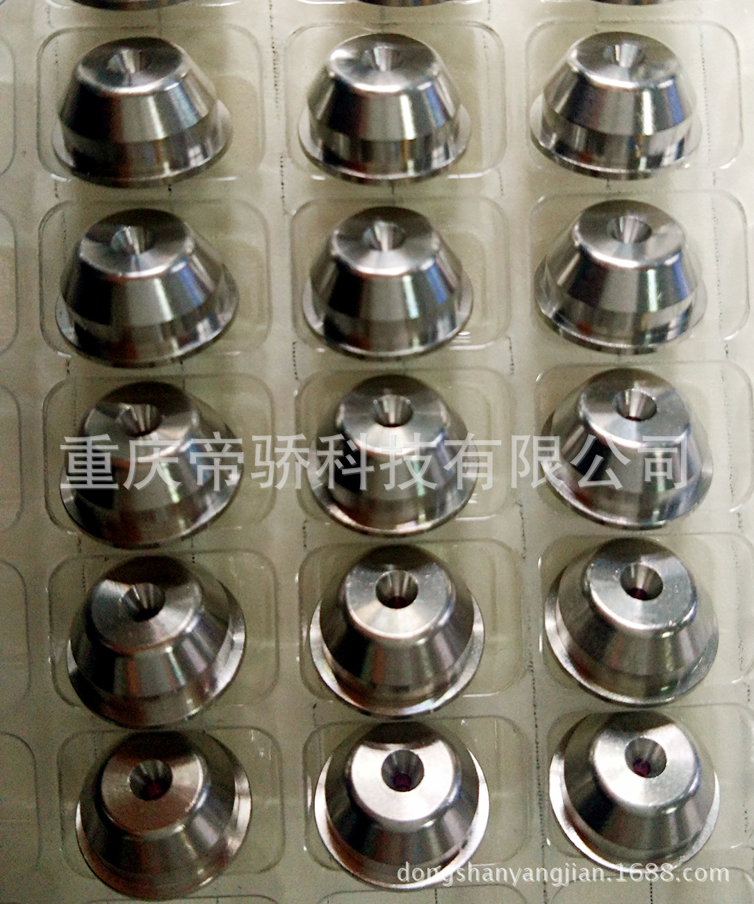 The factory supplies sapphire, sapphire nozzles, high-pressure water cutting nozzles, all kinds of sapphire.