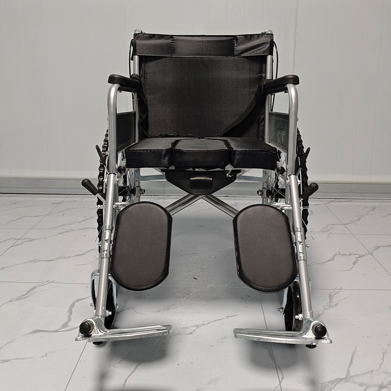 Hand-held wheelchairs can be folded by the factory ' s roller-and-roller for the elderly with the disability