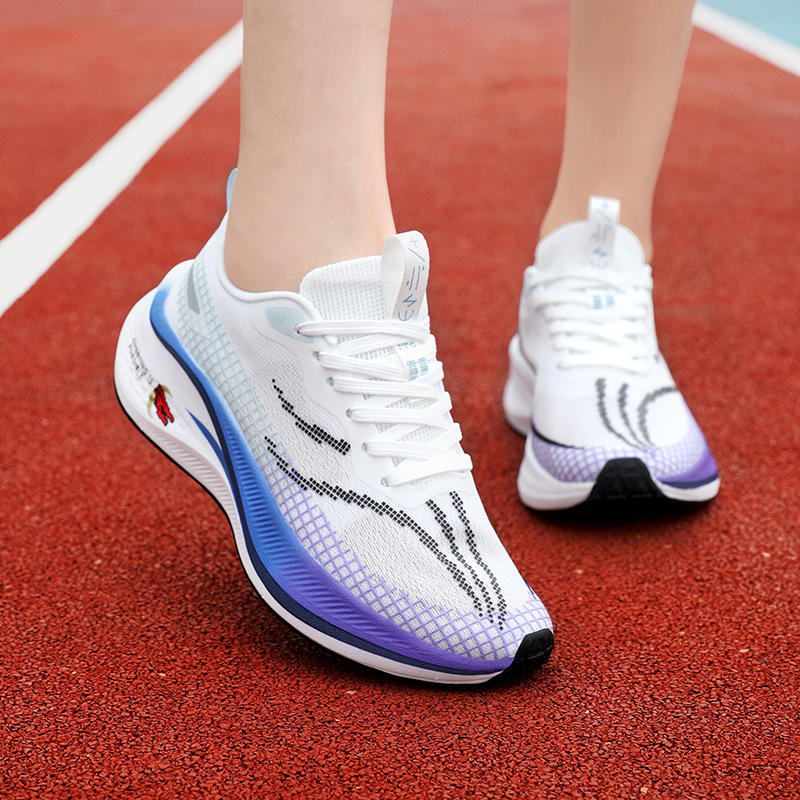On-line sneakers, girls' shoes are so thin, they're so thin, they're so thin, they're so hot, they're so hot.