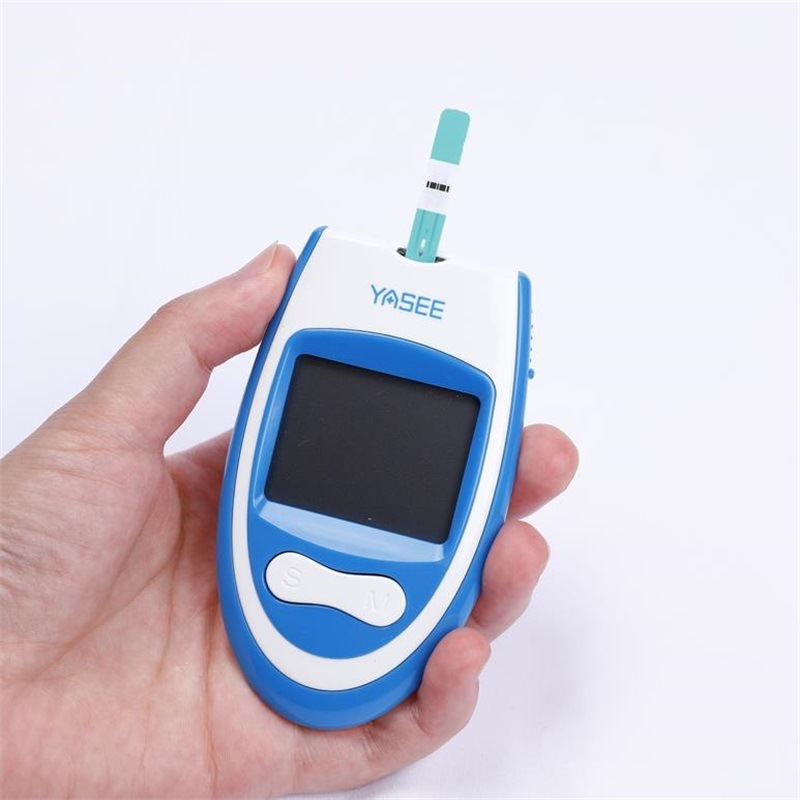 The Axe blood sugar tester used the Axe GLM-79 blood sugar test piece of paper for accurate, automatic blood sugar detection.