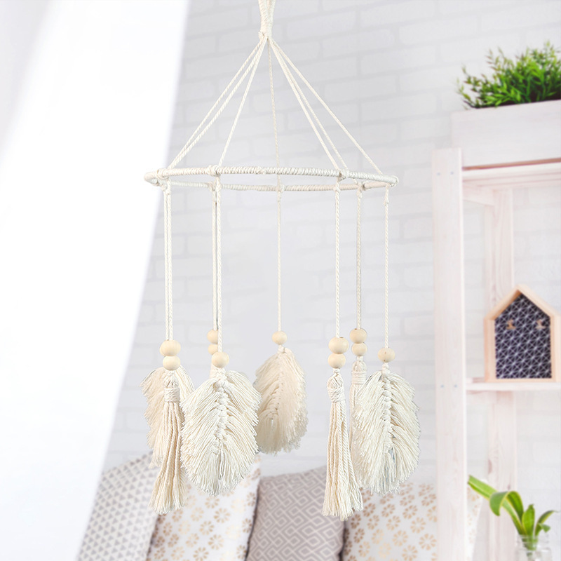 The ring of leaves, the wind bells, the door and window decorations, the hand-weaving home decoration walls.