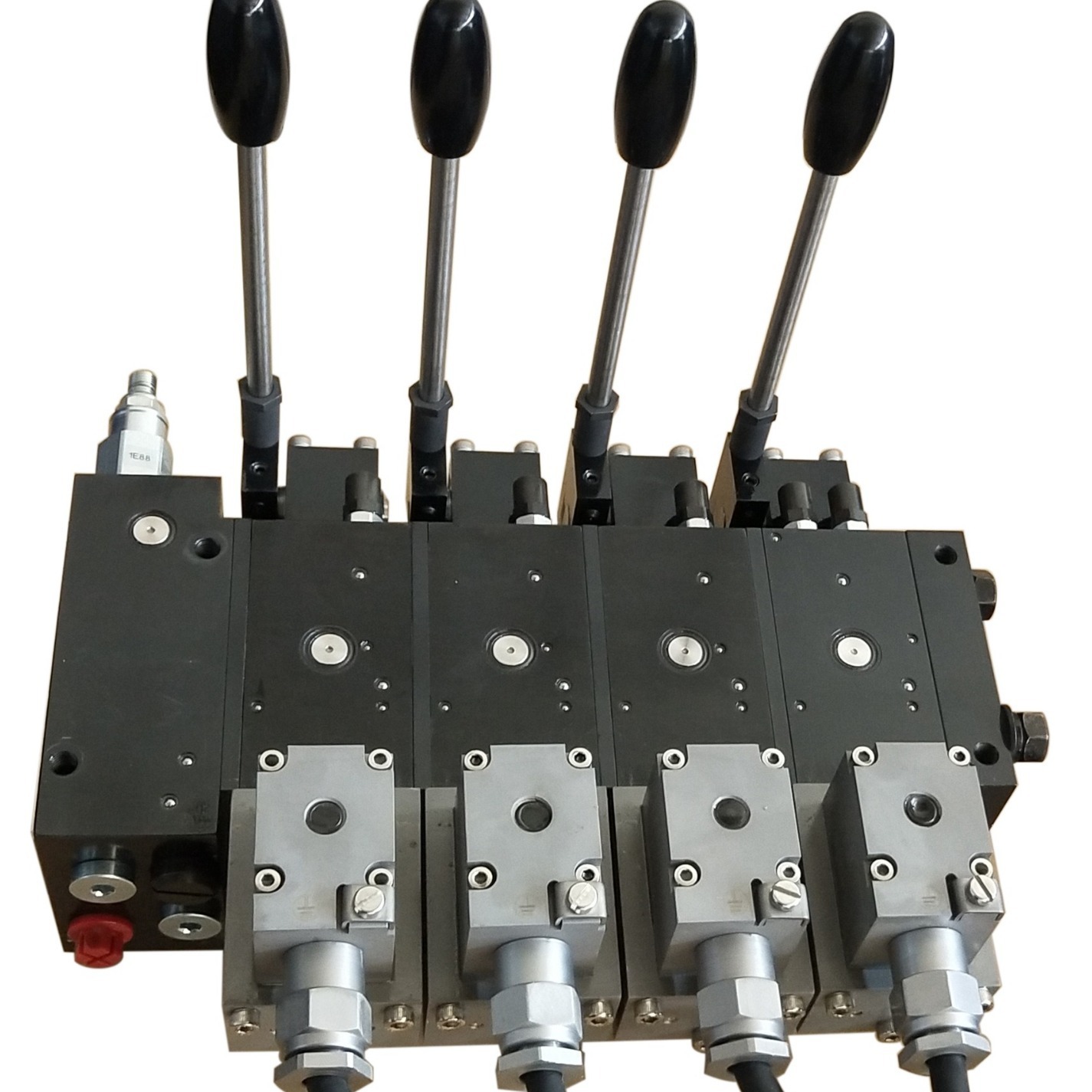 Multi-routine conversion of blast-proof hydraulic pressure to a valve mine machine instead of a Harwidsler M4 multi-road valve can be customised.