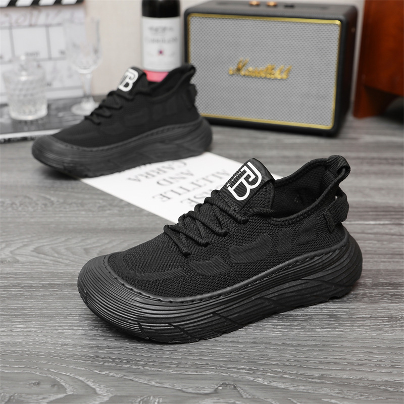 The new European Station Recreational Sporter Shoes, the thick mango-weaving shoes, the Korean shoes, the male shoes.