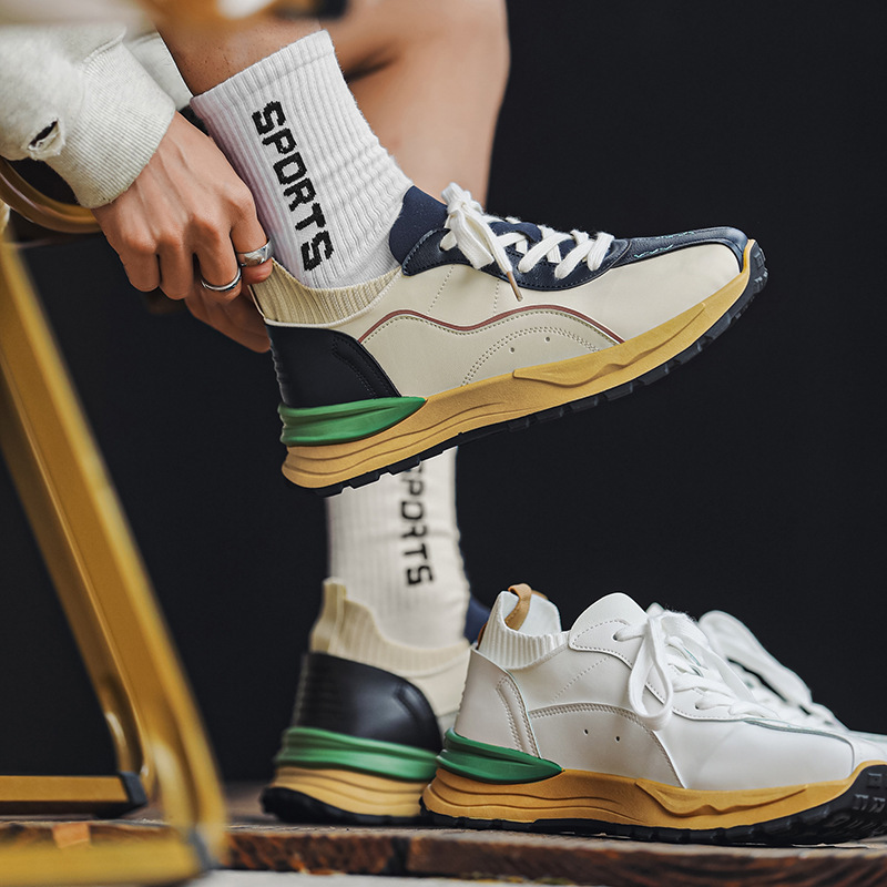 Men's shoes retrospect ice-coated sneakers with round heads and a bunch of small white shoes.