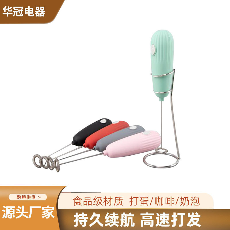 Một bong bóng kem điện với một nhà pha cà phê không dây với một giá kim loại với một cái ống trứng nhỏ