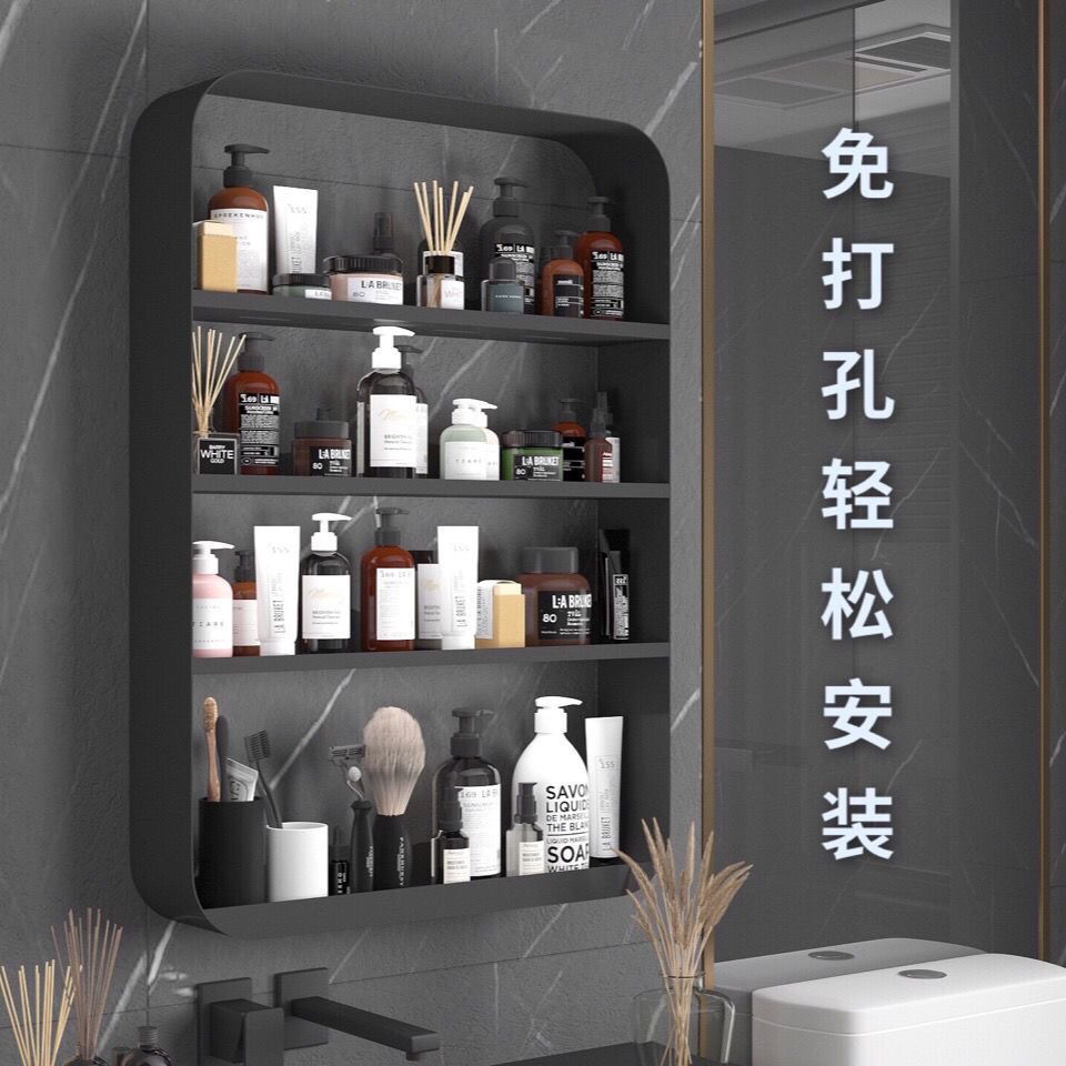 Bức tường nhà vệ sinh có đồ trang điểm.
