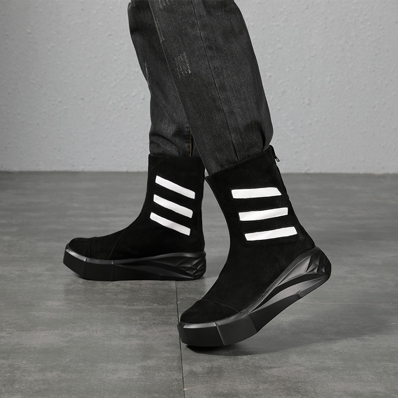 Old-fashioned short-tits man with a zipper and a sandal-skin pine-shoe and an increase in Martin's boots.