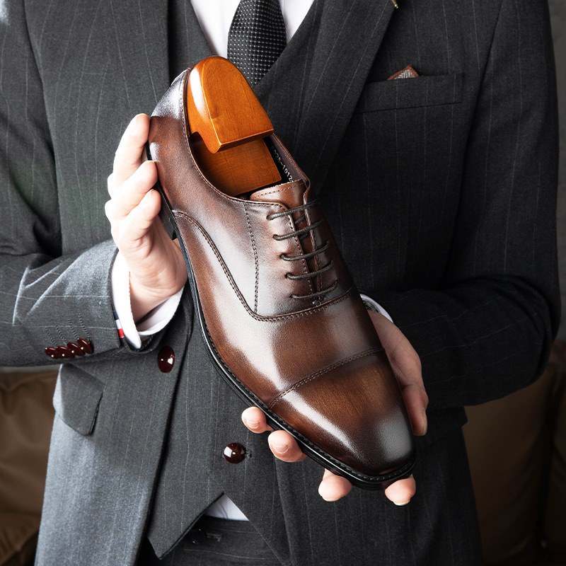 The man with the shoes is wearing three Oxford boys' shoes for the summer.