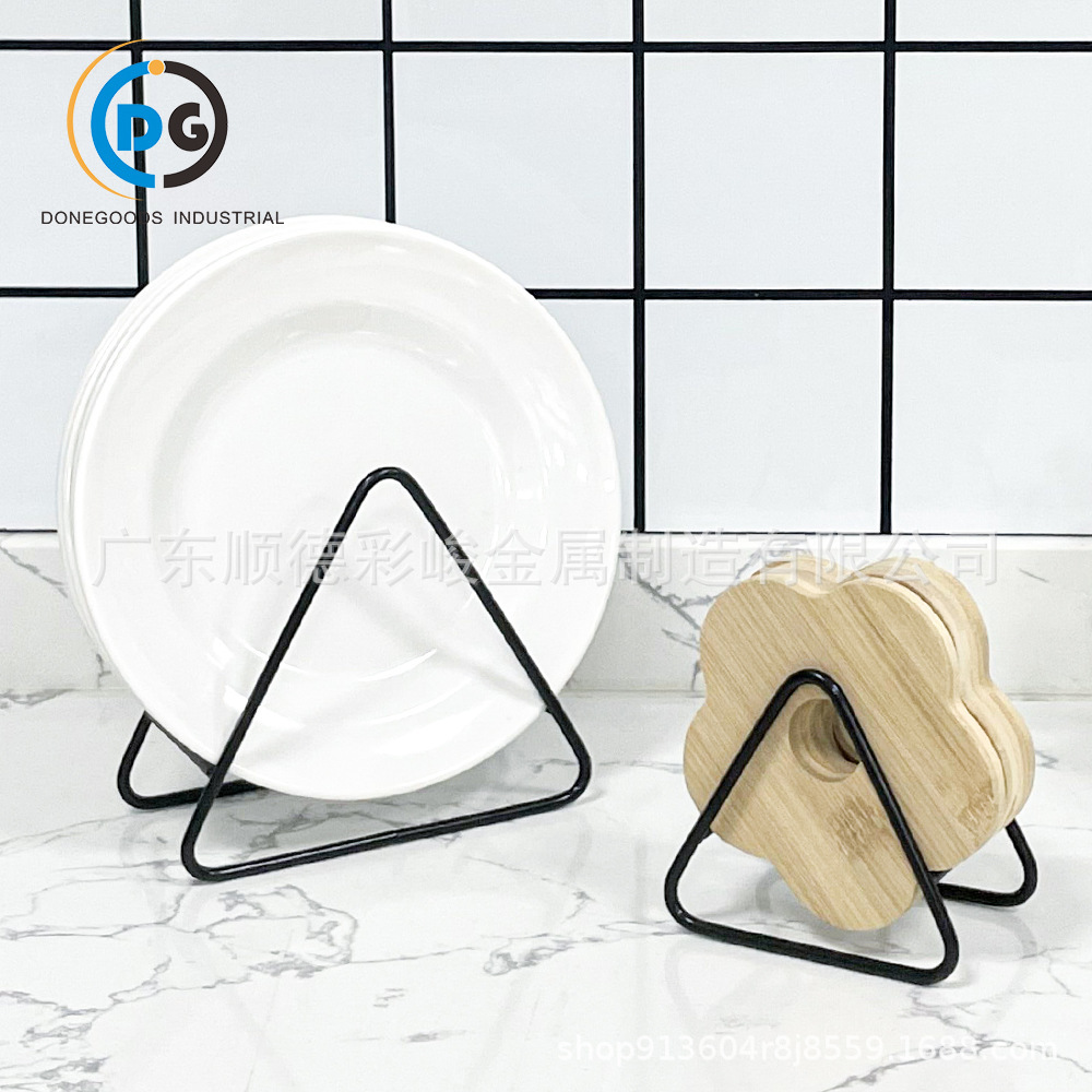 Bộ cách nhiệt bằng sắt được điều chỉnh bởi một gia đình Jane O'Wan với một tấm vải bạt sơn đĩa.