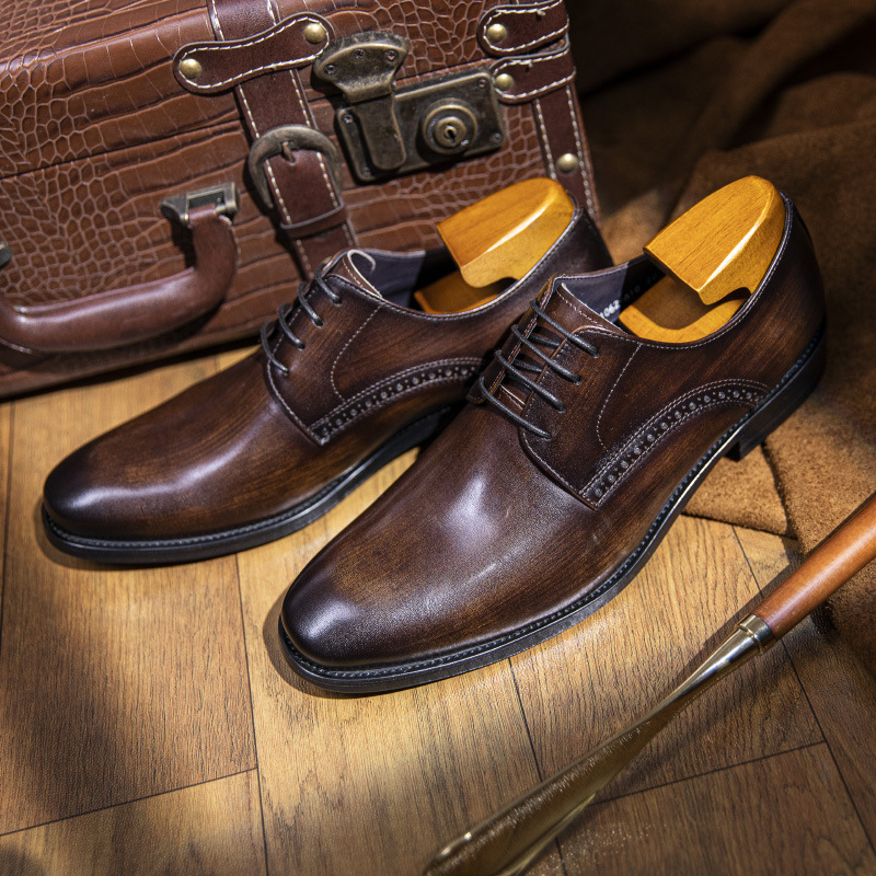 The Headworks Shoeman Business is putting roundhead cow skins to work and get married to Derby Shoes.