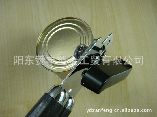 Thuốc lá, dao đóng hộp, mở chai, mở nắp chai, bơm soda, dao hộp.
